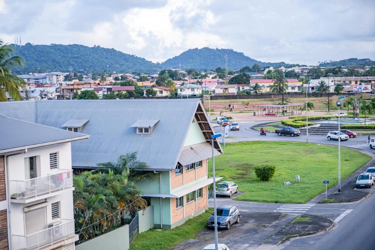 Nana - A 44 - Vue Panoramique-Appartement Cosy Et Lumineux- Cuisine Equipee- - Centre Ville-Wifi-Clim- Netflix - Parking Public Gratuit-Garage Prive Payant カイエンヌ エクステリア 写真